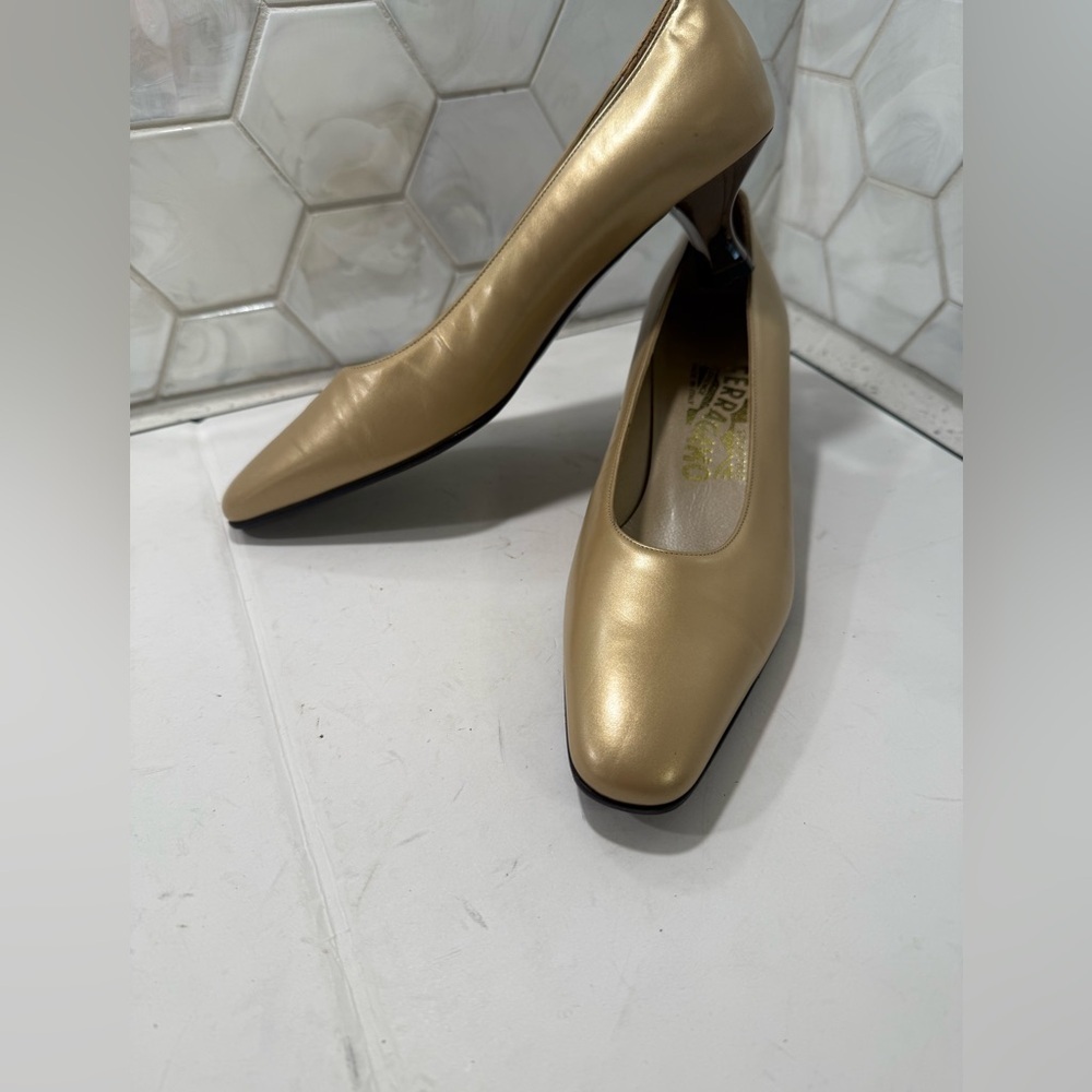 Salvatore Ferragamo Gold Metallic Leather Pumps Bronze Heel Size 6.5?Stunning